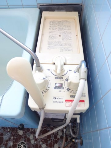 やすらぎビル【10,000円キャッシュバック対象物件】の浴室|シャワーついてます