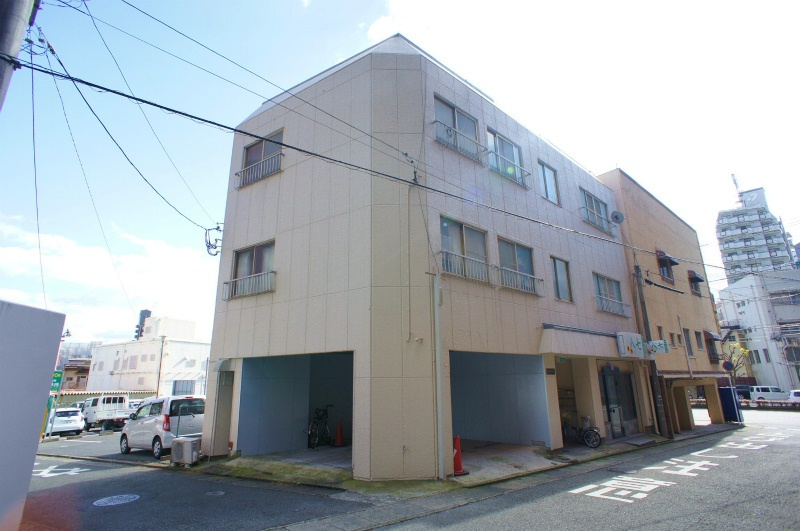 やすらぎビル【10,000円キャッシュバック対象物件】のエントランス|外観です