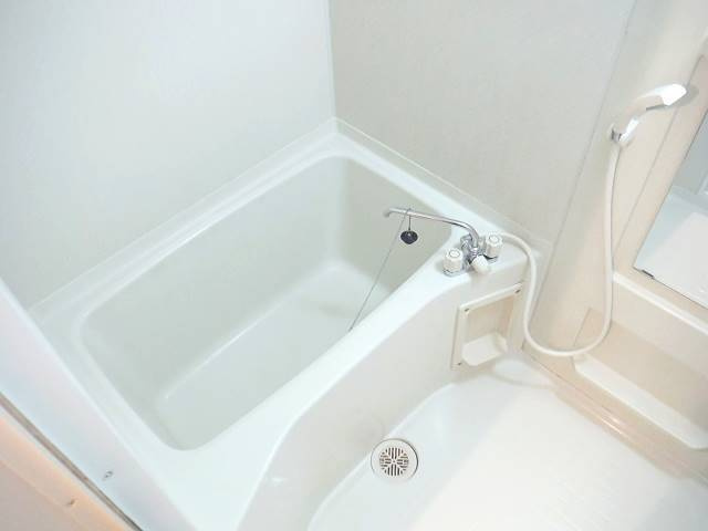 グリーンタウン津留崎【10,000円キャッシュバック対象物件】の浴室|ゆったり過ごせるお風呂です