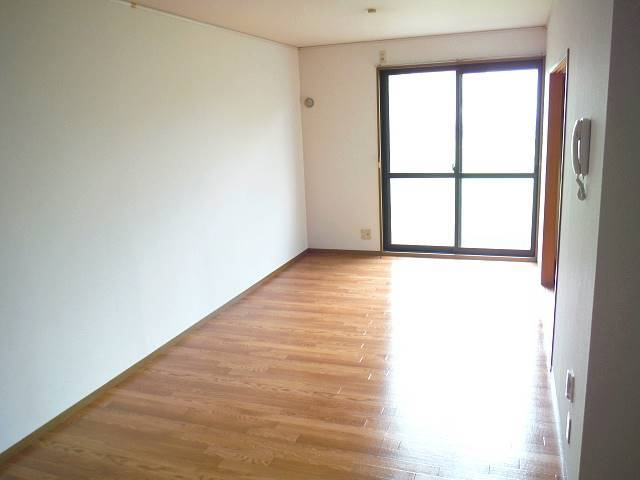 グリーンタウン津留崎【10,000円キャッシュバック対象物件】の居間・リビング|ゆったり過ごせるリビングです