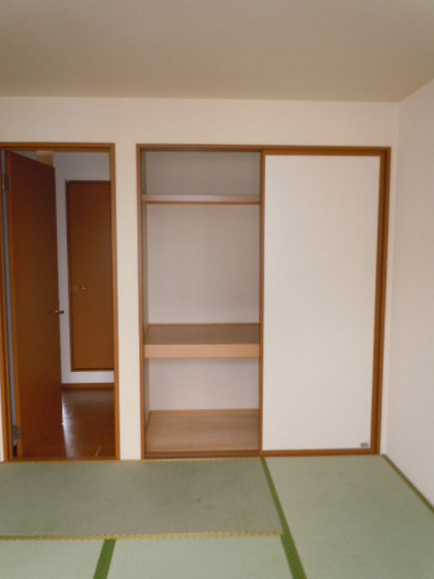 サンジェイド【10，000円キャッシュバック対象物件】の和室|ゆったりとくつろげる和室です