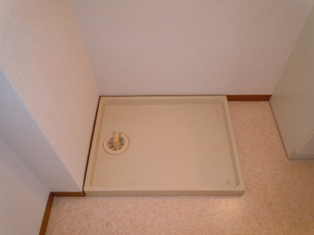 サンジェイド【10，000円キャッシュバック対象物件】の洗面所|脱衣スペースもあります