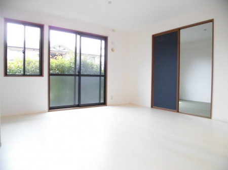 サンジェイド【10，000円キャッシュバック対象物件】の居間・リビング|ゆったり過ごせる居間です