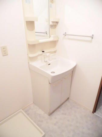 サンジェイド【10，000円キャッシュバック対象物件】の独立洗面台|独立洗面台あり、毎朝おしゃれに忙しい女性の方におすすめです