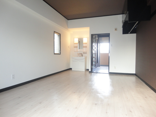 第2HIROハイツ【キャッシュバック対象物件】の居間・リビング