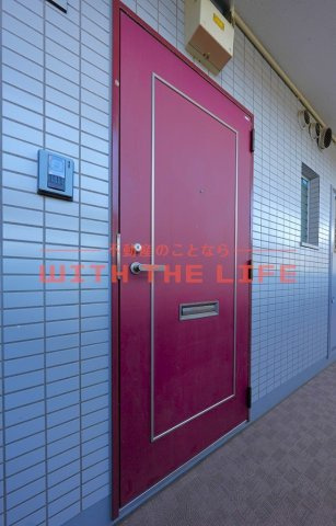 サンライトビル【キャッシュバック対象物件】の玄関|明るい玄関です