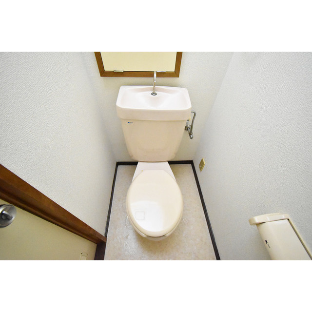 ライトハウス【キャッシュバック対象物件】のトイレ|ゆったりとした空間のトイレです
