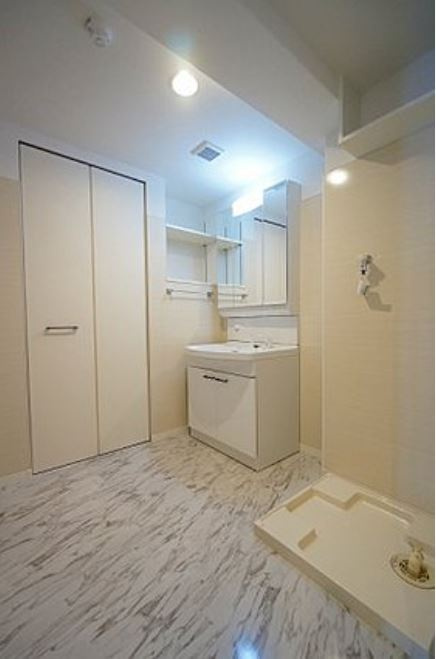 サニーコート梅満【キャッシュバック対象物件】の洗面所|コンパクトで使いやすい洗面所