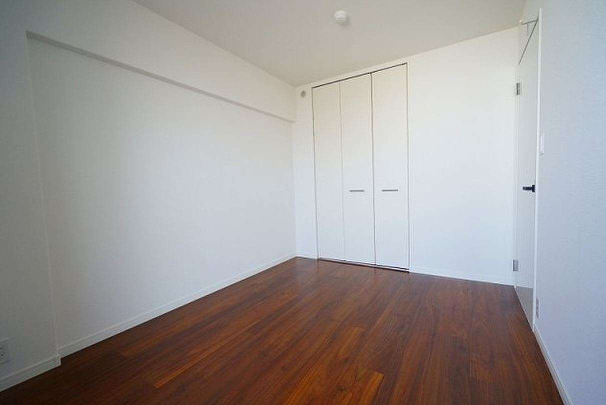 サニーコート梅満【キャッシュバック対象物件】の洋室|個人の部屋や寝室として使える洋室です