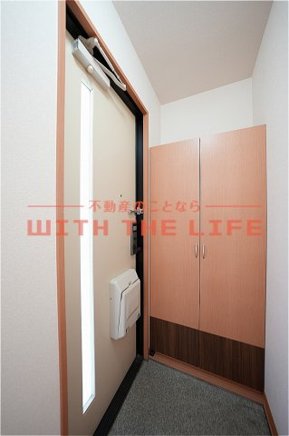 セジュールシャンスⅡ【キャッシュバック対象物件】の玄関|収納もある玄関です