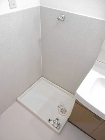 シャルムⅠ【10,000円キャッシュバック対象物件】の洗面所|明るい洗面所です
