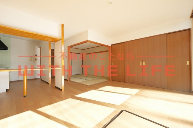 RENACE MITOU（ルネスミトウ）【キャッシュバック対象物件】の居間・リビング|ゆったり過ごせるリビングです