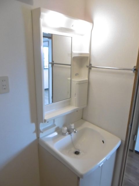 サクシード【10,000円キャッシュバック対象物件】の独立洗面台|独立洗面台で身支度をすべて済ませてしまいましょう