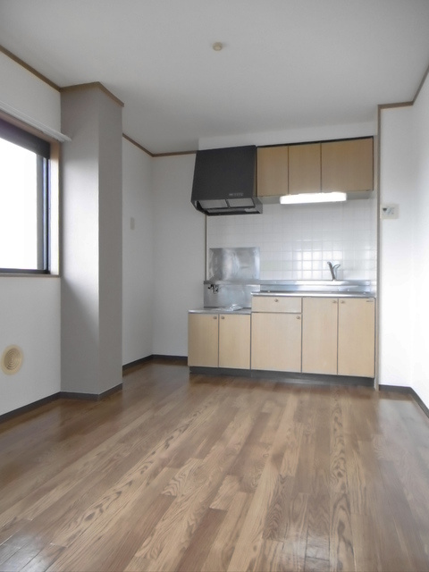 サクシード【10,000円キャッシュバック対象物件】の居間・リビング|こちらのリビングで趣味の時間をお楽しみください