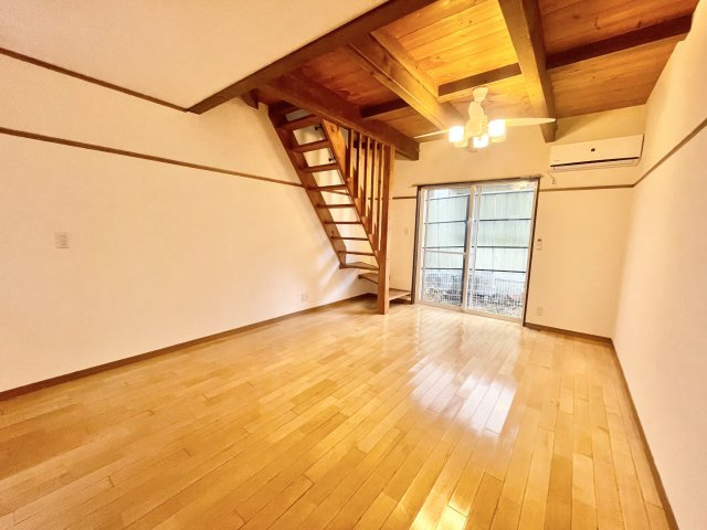 パレット【キャッシュバック対象物件】の内装|明るい色調の室内です