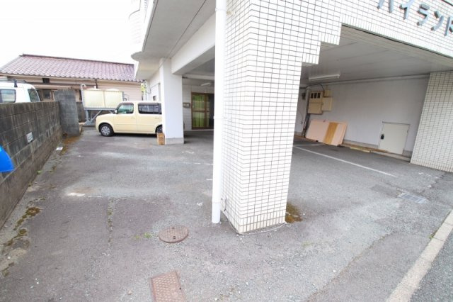 ハイランド松ヶ枝【キャッシュバック対象物件】の駐車場