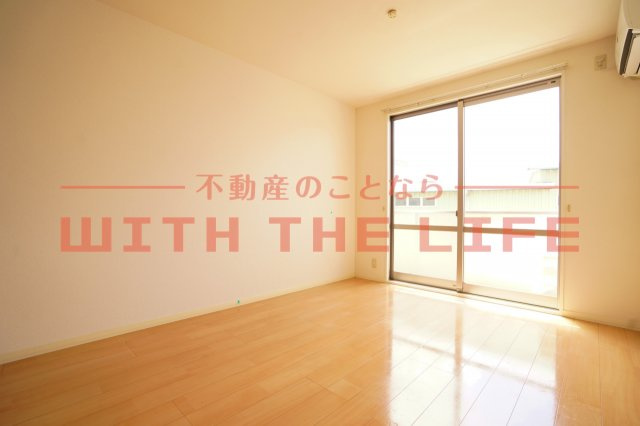 プリマヴェーラ【10,000円キャッシュバック対象物件】の居間・リビング|使いやすいリビングです