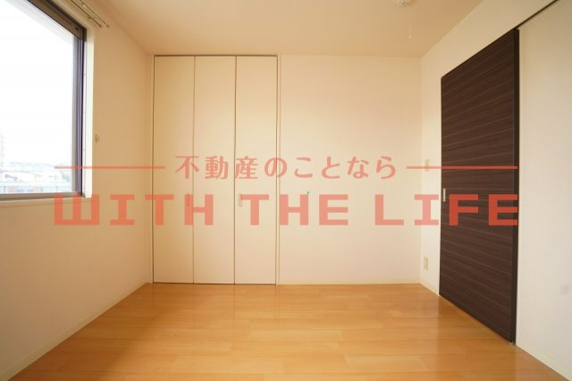 プリマヴェーラ【10,000円キャッシュバック対象物件】の洋室|個人の部屋や寝室として使える洋室です