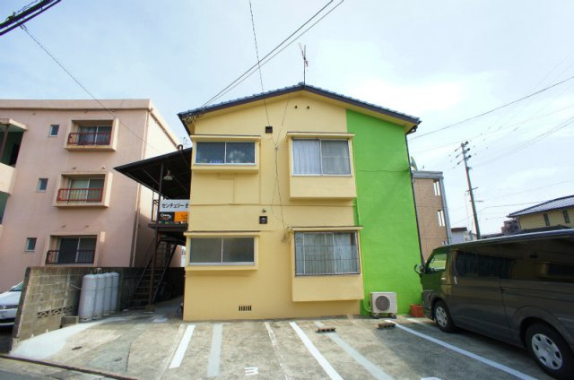センチュリー合川【10,000円キャッシュバック対象物件】の駐車場|駐車場があるので、車を買う予定の方も安心です