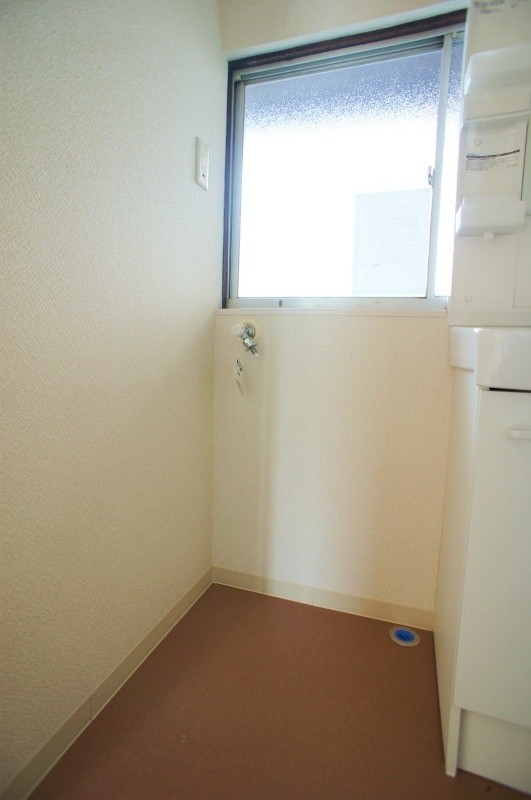 センチュリー合川【10,000円キャッシュバック対象物件】の洗面所|脱衣スペースもあります