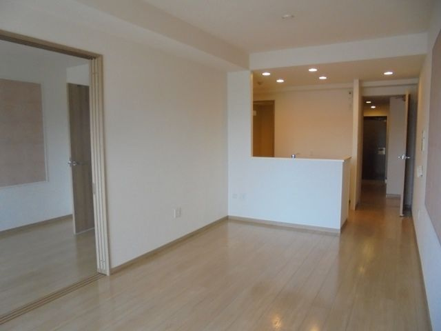 ライオンズ六ッ門サンリヤンタワー【キャッシュバック対象物件】の居間・リビング|ゆったり過ごせる居間です