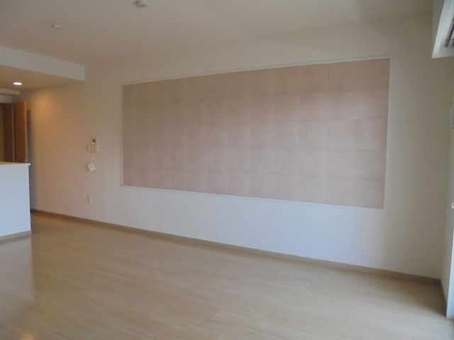 ライオンズ六ッ門サンリヤンタワー【キャッシュバック対象物件】の居間・リビング|ゆったりとした居間です