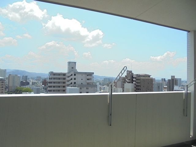 ライオンズ六ッ門サンリヤンタワー【キャッシュバック対象物件】のバルコニー|広々としたバルコニーです