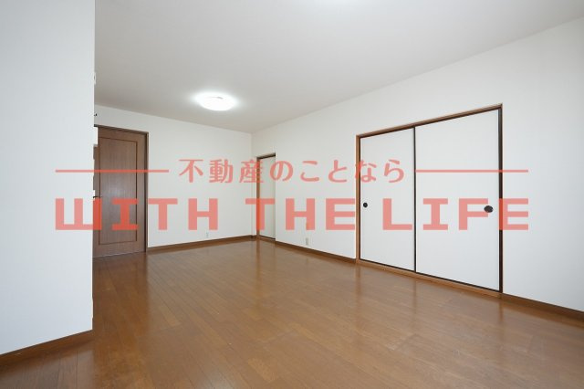 グレース小森野【キャッシュバック対象物件】の居間・リビング|こちらの居間で趣味の時間をお楽しみください