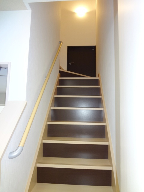 G-ROSSO（ジーロッソ）【キャッシュバック対象物件】の玄関|収納もある玄関です