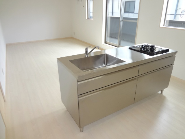 G-ROSSO（ジーロッソ）【キャッシュバック対象物件】のキッチン|コンパクトなキッチンで掃除もラクラク