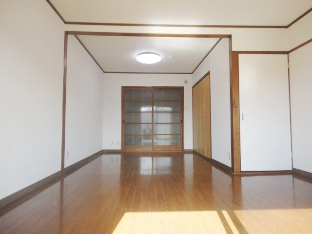 ウッドハウスⅡ【キャッシュバック対象物件】の居間・リビング