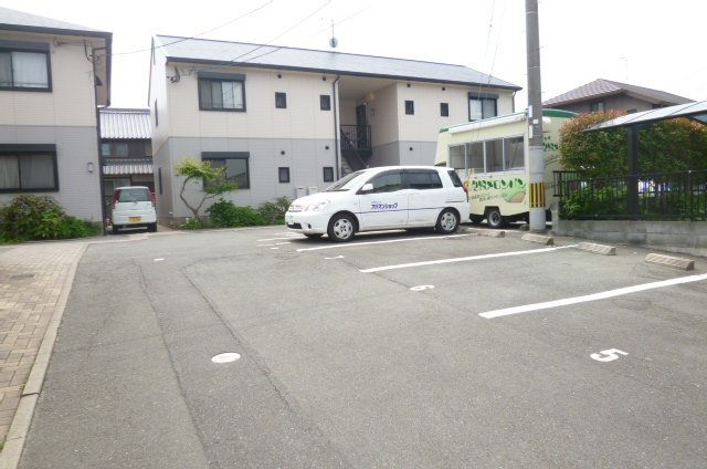 チェリーハウス【キャッシュバック対象物件】の駐車場|駐車スペースもあります