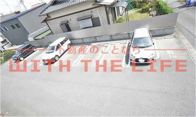WITH THE LIGHT（ウィズザライト）【10，000円キャッシュバック対象物件】の駐車場