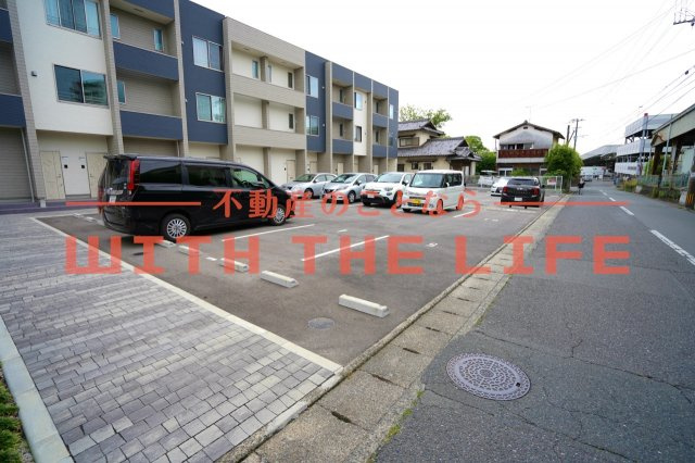 アメニティ諏訪野【キャッシュバック対象物件】の駐車場|駐車場完備です