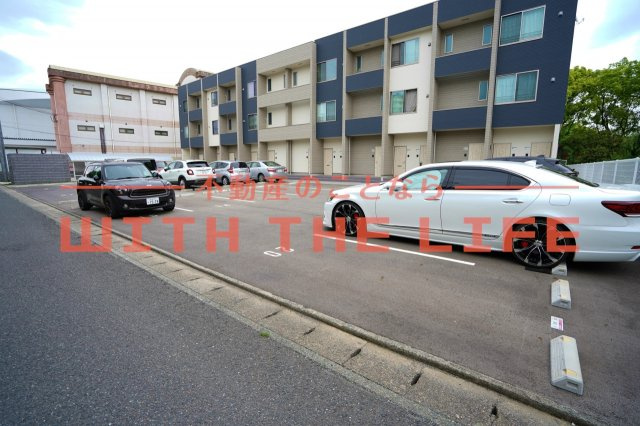 アメニティ諏訪野【キャッシュバック対象物件】の駐車場|駐車場完備です