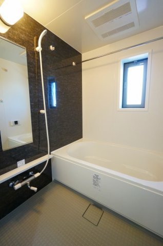 アメニティ諏訪野【キャッシュバック対象物件】の浴室|同型シリーズになります。