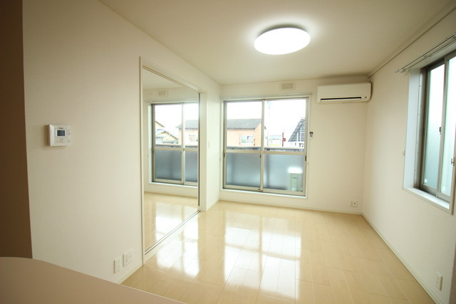 グリーンハイム【キャッシュバック対象物件】の居間・リビング|使いやすい居間です