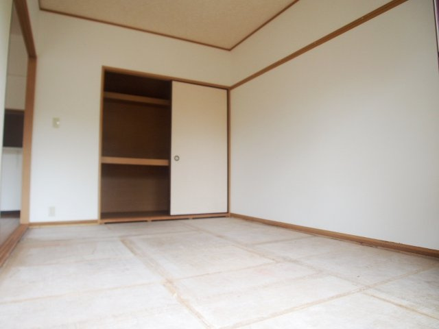 ルミエール貝白【キャッシュバック対象物件】の和室|落ち着いた雰囲気の和室付きです