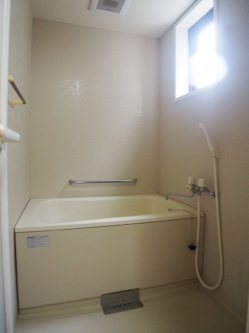 ルミエール貝白【キャッシュバック対象物件】の浴室|きれいなお風呂です