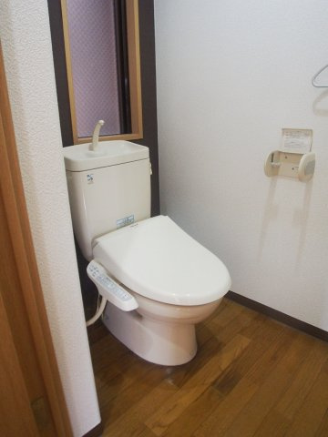 ルミエール貝白【キャッシュバック対象物件】のトイレ|落ち着いた色調のトイレです