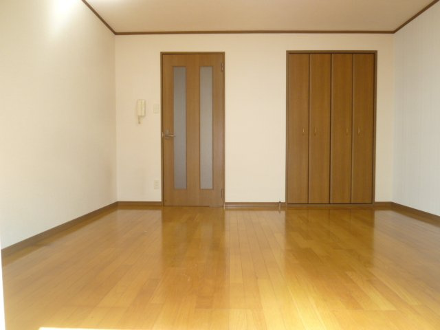 STシャトー【キャッシュバック対象物件】の居間・リビング|こちらの居間で趣味の時間をお楽しみください