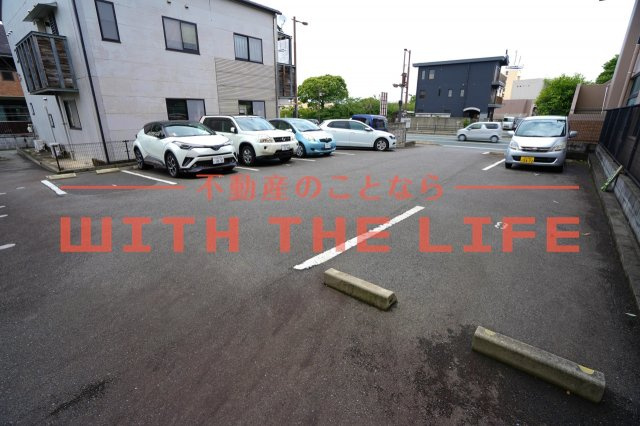 セジュール・パルティノス【10，000円キャッシュバック対象物件】の駐車場|駐車場があるので、車を買う予定の方も安心です