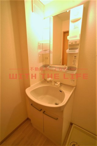 Ｋブロッサム（ケイブロッサム）【10，000円キャッシュバック対象物件】の独立洗面台|朝の支度にも助かる、独立の洗髪洗面化粧台