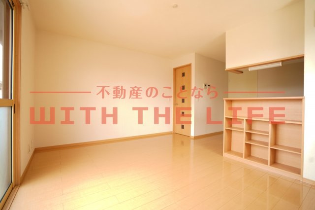 Ｋブロッサム（ケイブロッサム）【10，000円キャッシュバック対象物件】の内装|明るい室内です