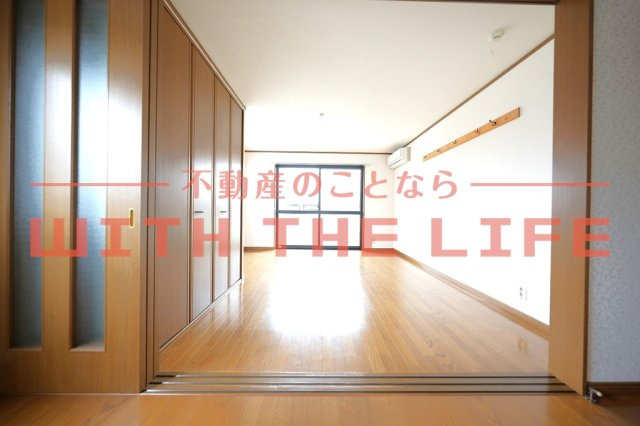 コージーコーナー223【キャッシュバック対象物件】の洋室|広々とした洋室です