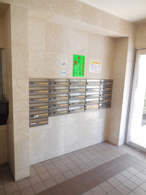 【エントランス】 | ラ・ヴィエンヌ | 集合ポスト