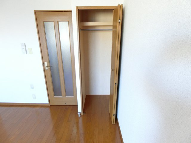 フジパレス里の収納