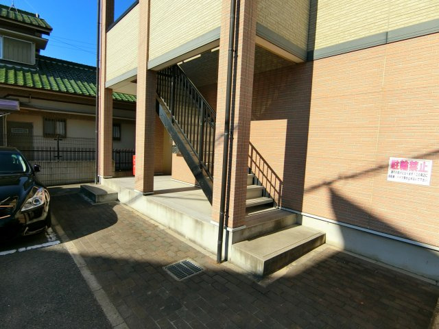 フジパレス里のエントランス