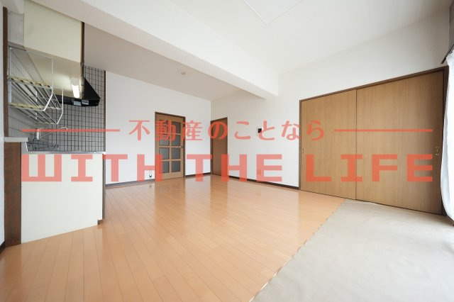 エテルナ・エーカーズ【10,000円キャッシュバック対象物件】の居間・リビング|使いやすい居間です