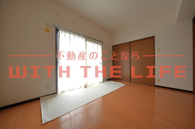 エテルナ・エーカーズ【10,000円キャッシュバック対象物件】の洋室|使い勝手のいい洋室です